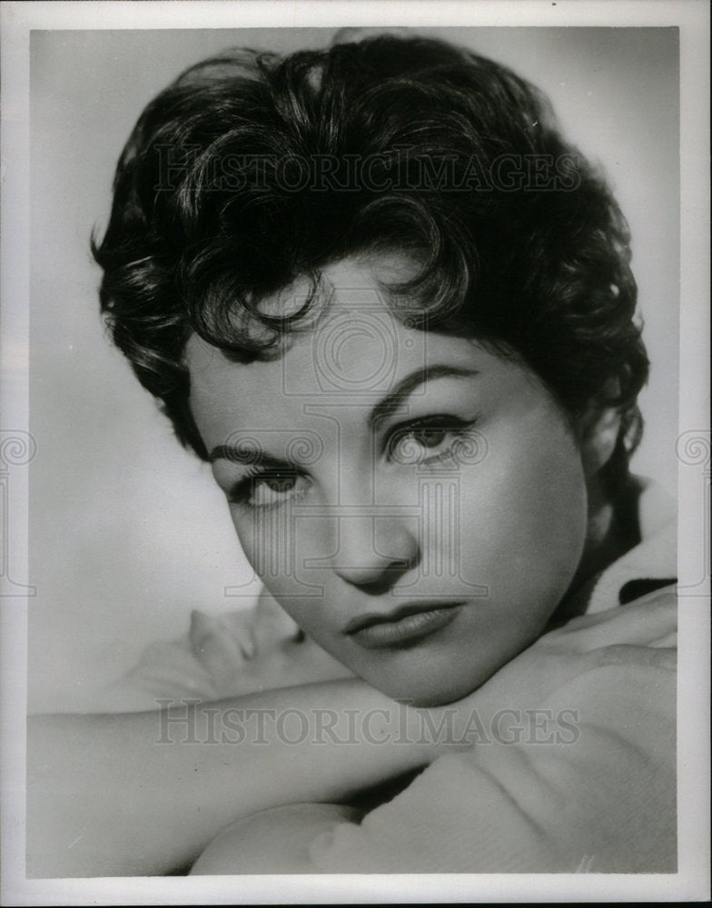 1957 Press Photo Singer Woman Female - Historic Images