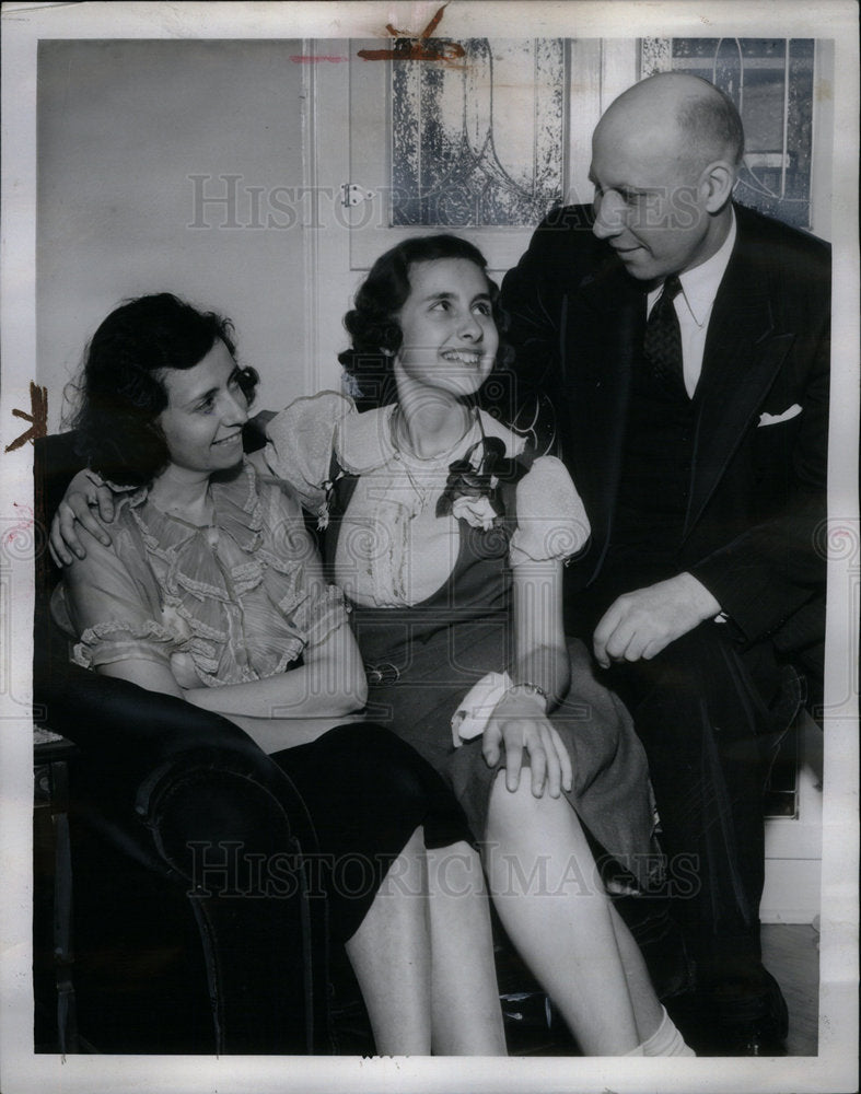 1938 Press Photo June Gumerson &amp; family - Historic Images