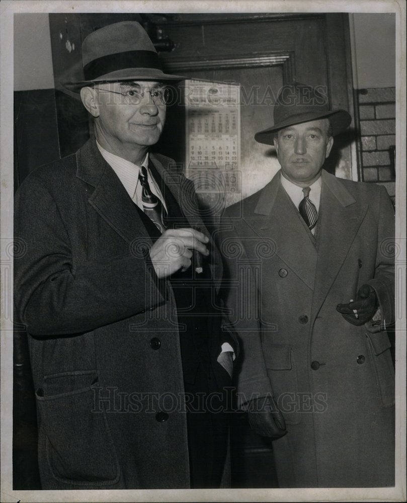 1947 Press Photo Auto Dealers Lovett Hacquoil - Historic Images