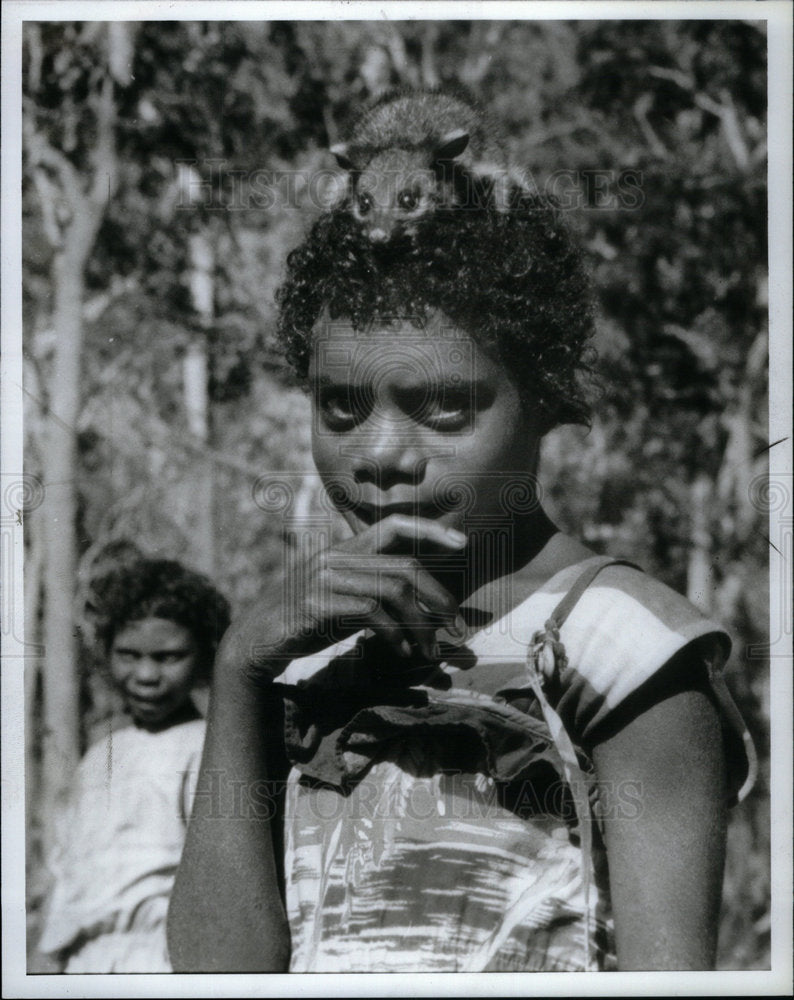 1987 Press Photo Australia/Children/Oppossum - Historic Images