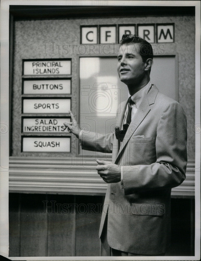 1958 Press Photo Fred Robbins Haggis Baggis Host - Historic Images