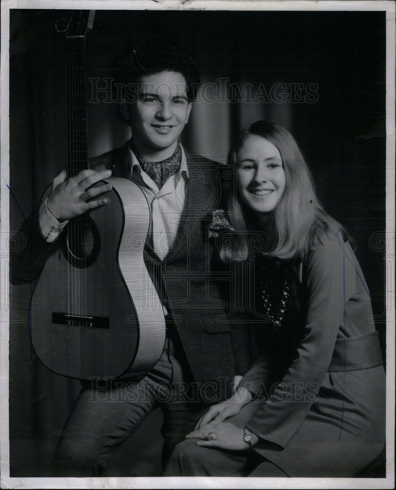 1969 Press Photo Entertainers Robin And Juan - Historic Images