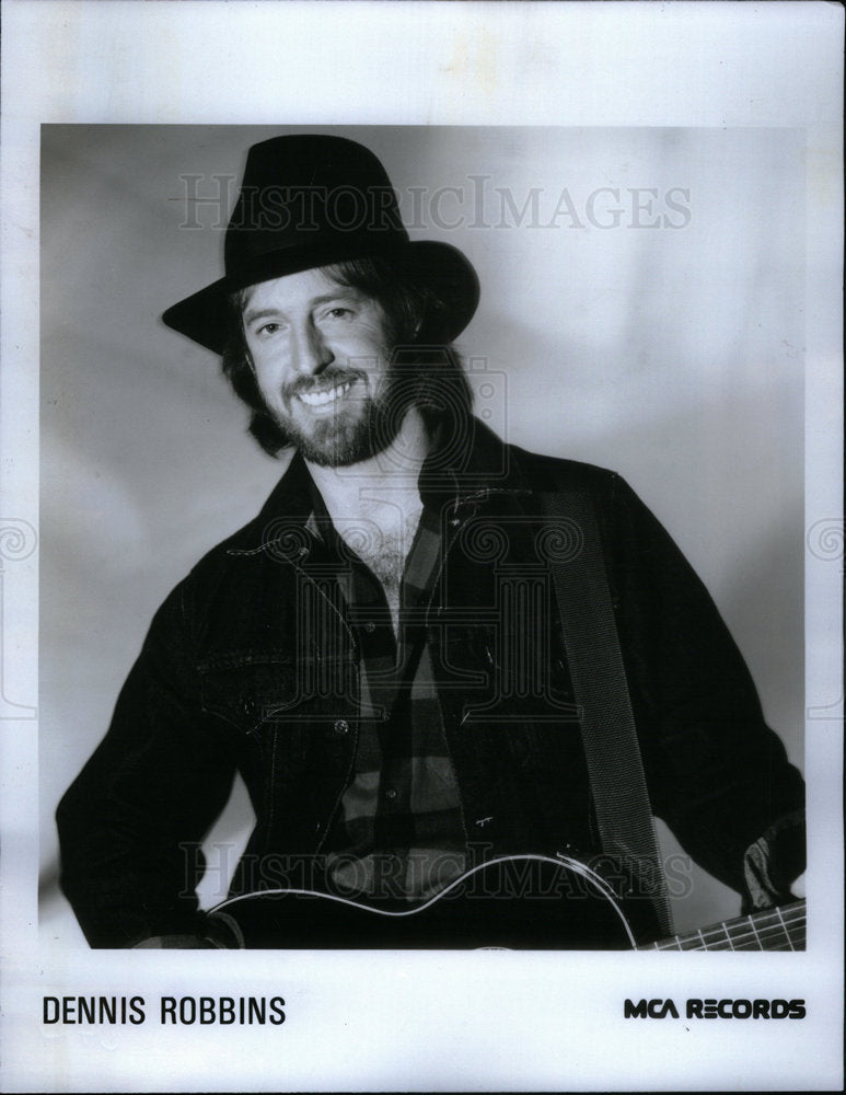 1986 Press Photo Dennis Robbins Guitarist Singer - Historic Images