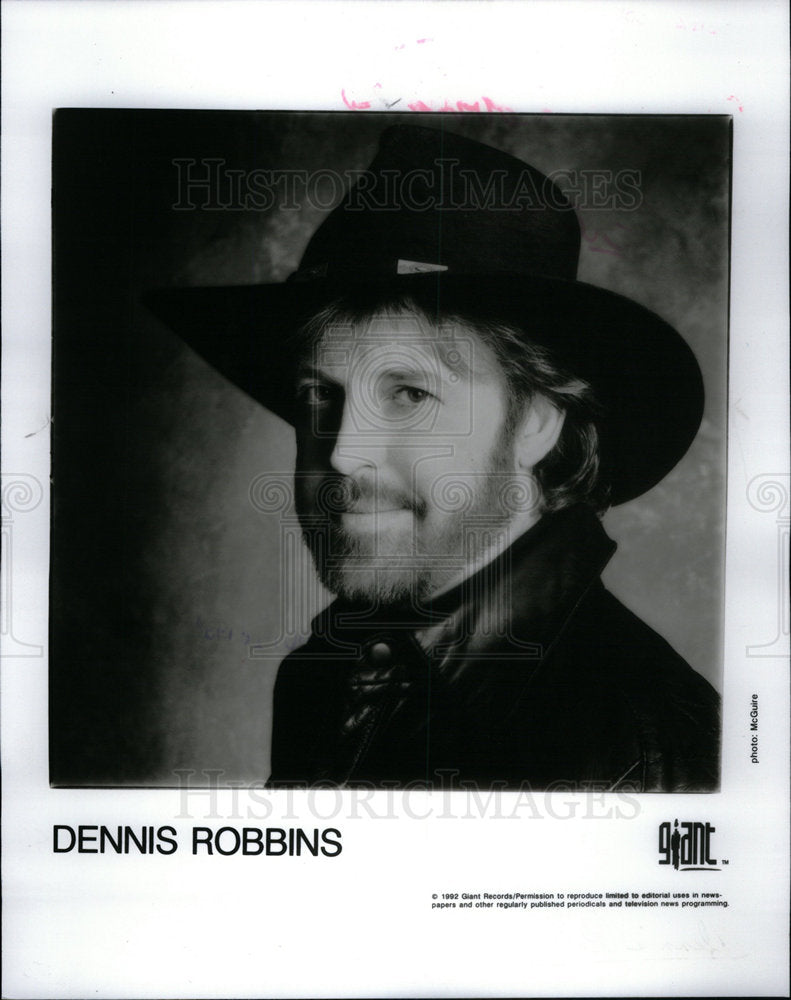 1992 Press Photo Dennis Robbins American Musician - Historic Images