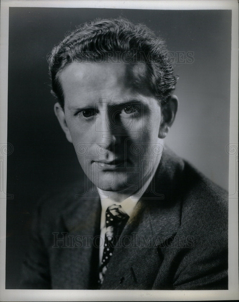 1963 Press Photo Commentator Michael O&#39;Duffy - Historic Images