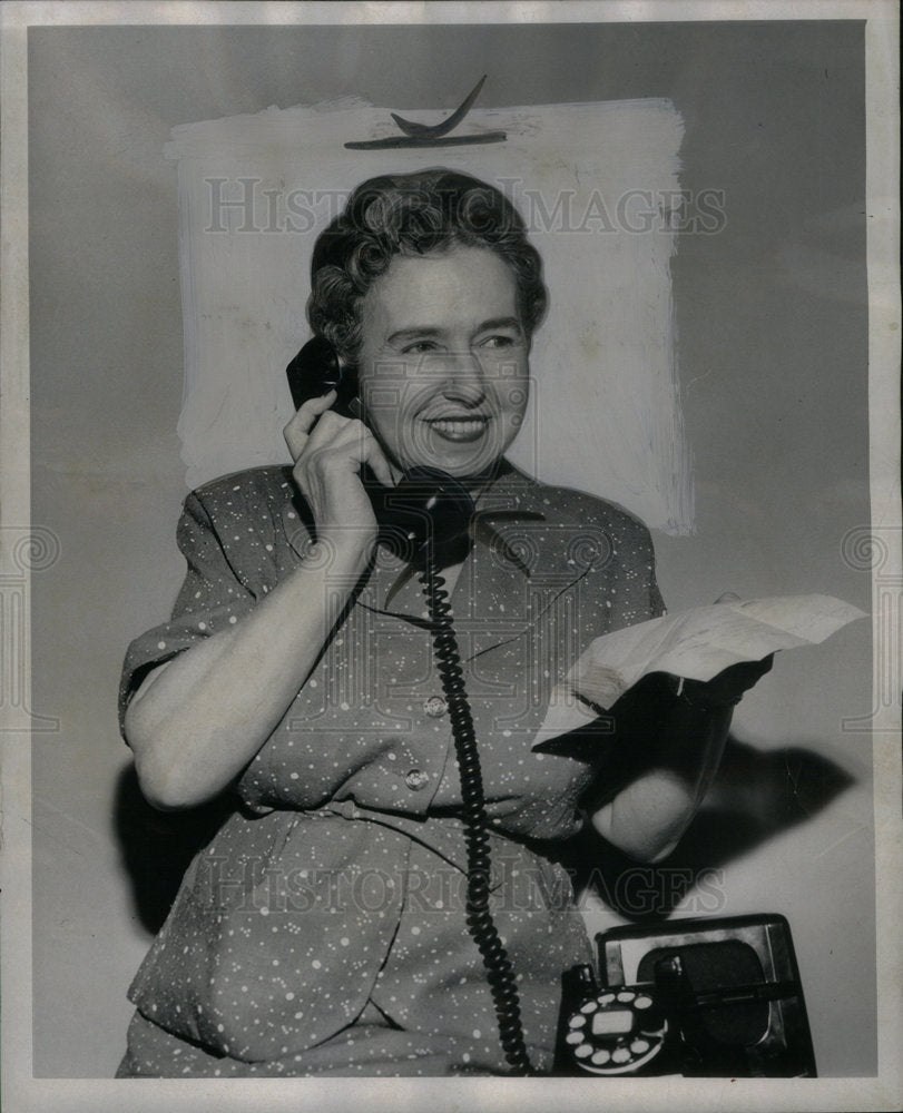 1957 Press Photo Mrs. O&#39;Connell, Sweepstakes Winner - Historic Images