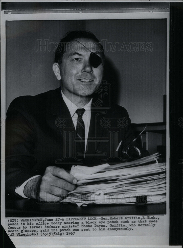 1967 Press Photo Sen. Robert Griffin Poses Eyepatch - Historic Images