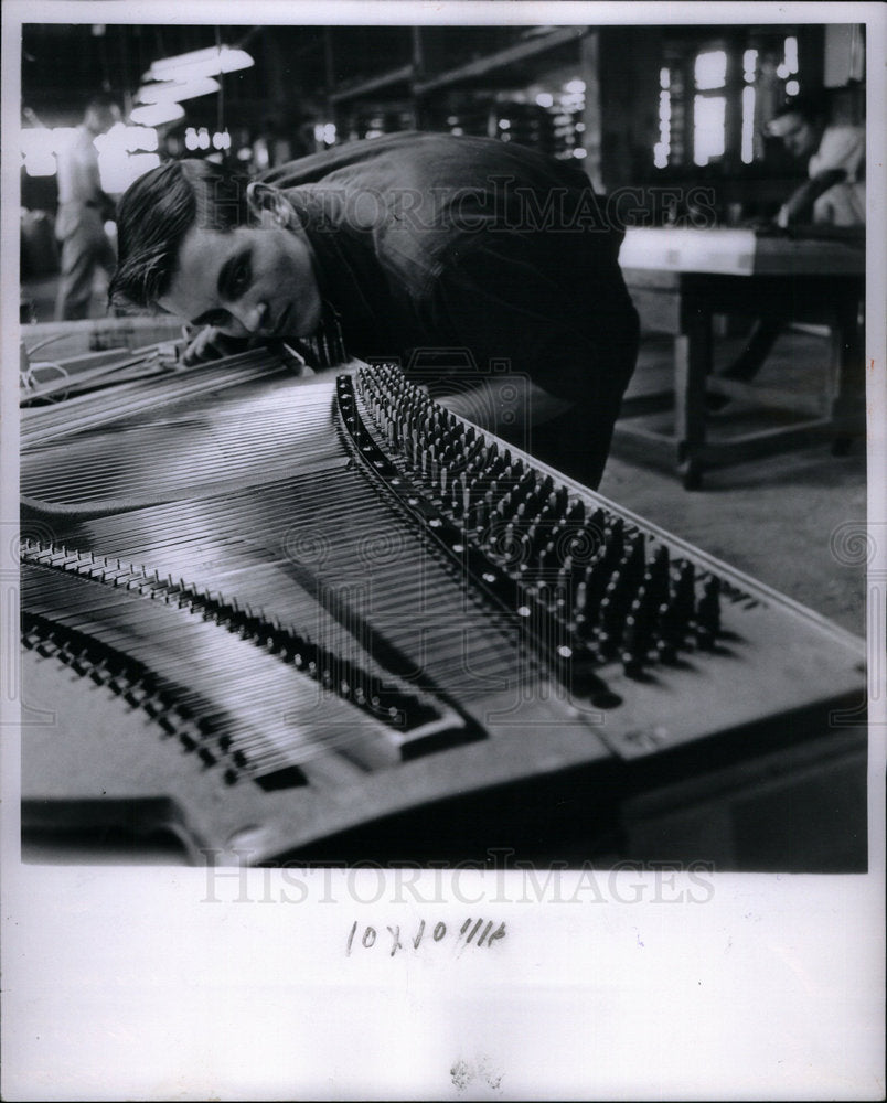 1964 Press Photo Charles Cheeseman  Piano Stringer - Historic Images