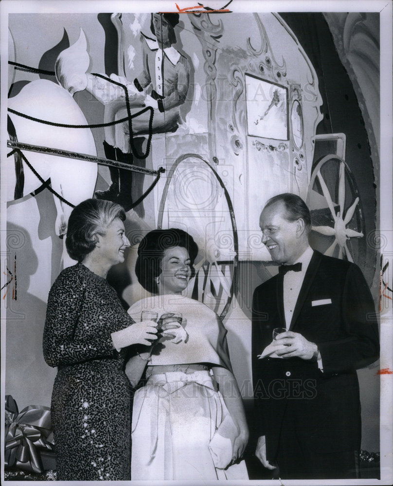 1961 Press Photo Oscar L. Olson &amp; Wife Cinderella Ball - Historic Images