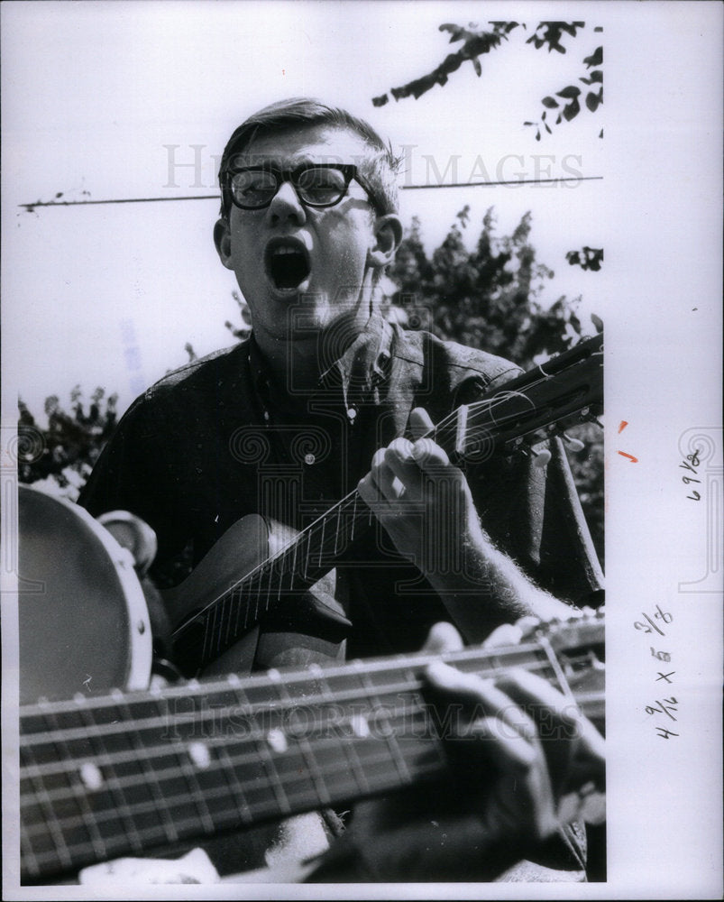 1966 Press Photo Jim Robeson, Opus 10. - Historic Images