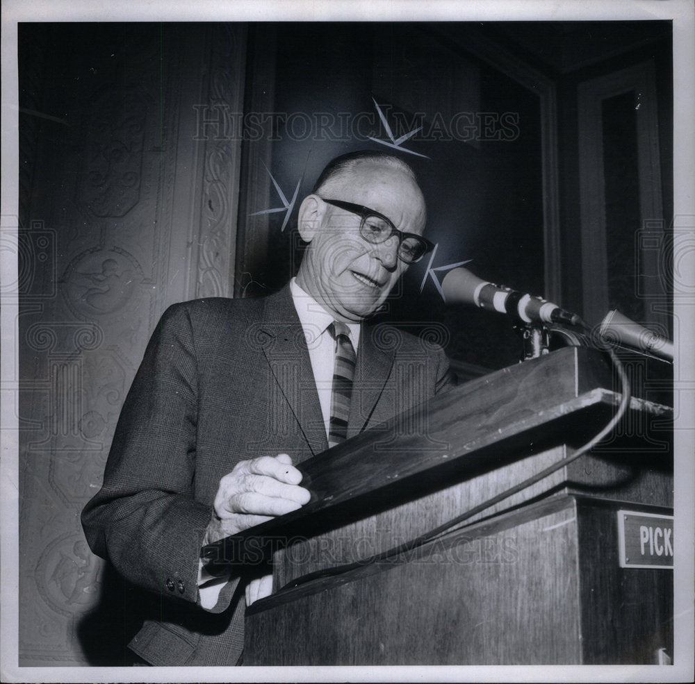 1967 Press Photo Louing Oeming Executive Secretary Stat - Historic Images