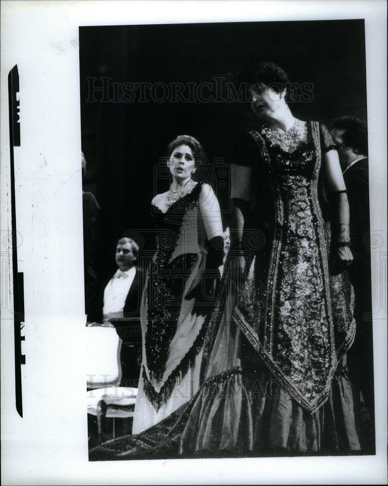 1983 Press Photo La traviata Libretto Opera Chicago - Historic Images