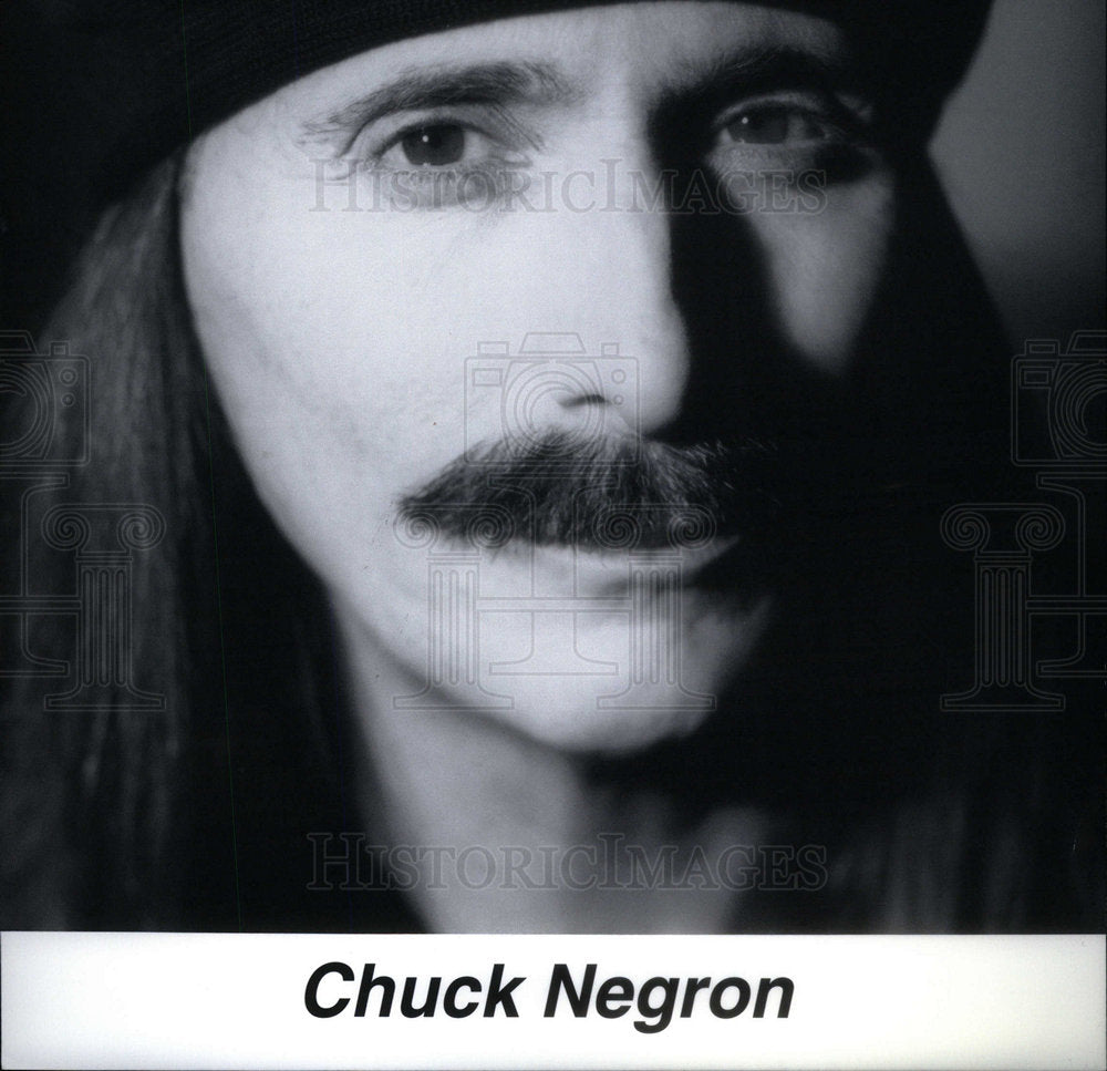 1995 Press Photo Chuck Negron American vocalists Dog - Historic Images