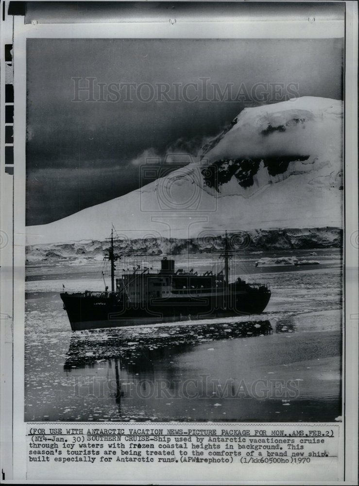 1970 Press Photo Ship Antarctic Vacation Cruise Icy - Historic Images