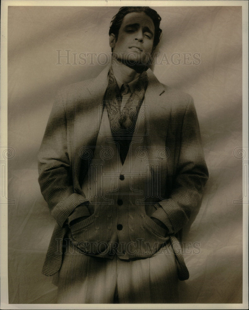 1993 Press Photo A Model Wearing Stone Fashions - Historic Images