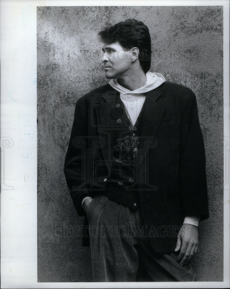 1990 Press Photo Hooded Sweatshirt Fall Mens Outfit - Historic Images