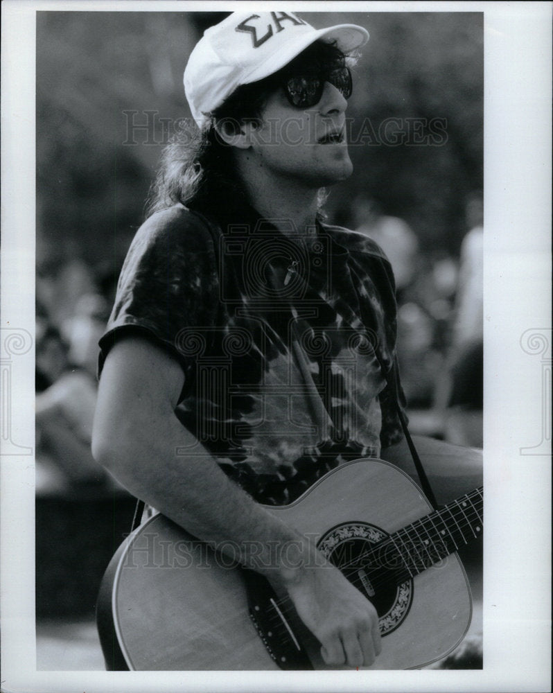 1991 Press Photo Men Fashion Wear Crystal Pendant Mich - Historic Images