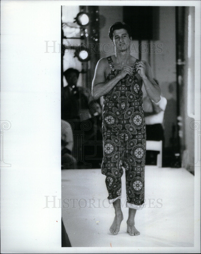 1991 Press Photo Isaac Mizrahi model fashion dress pick - Historic Images