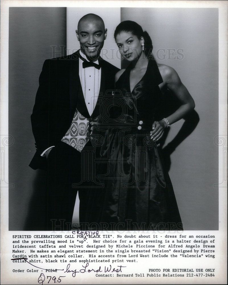 1995 Press Photo Pierre Cardin Lord West tuxedo fashion - Historic Images