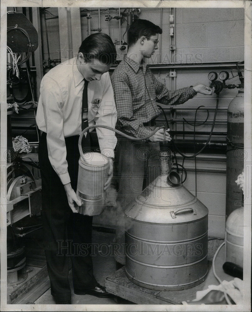 1958 Press Photo Students Allan Hahn and Dan Weiner - Historic Images