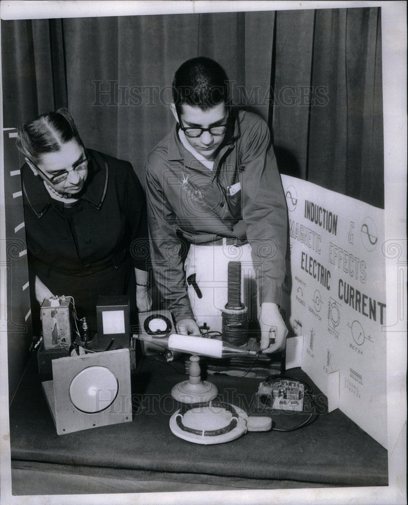 1961 Press Photo Lindblom High School Science Fair - Historic Images