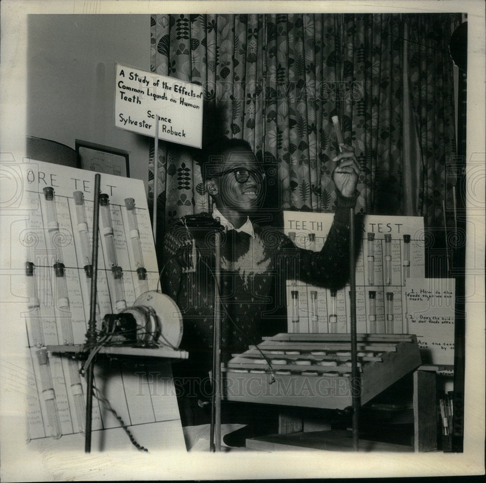 1963 Press Photo Sylvester Roebuck Science Project - Historic Images