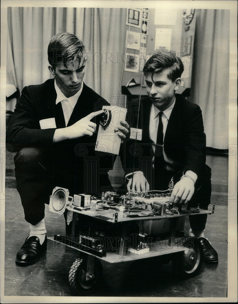 1963 Press Photo Student Science Fair - Historic Images