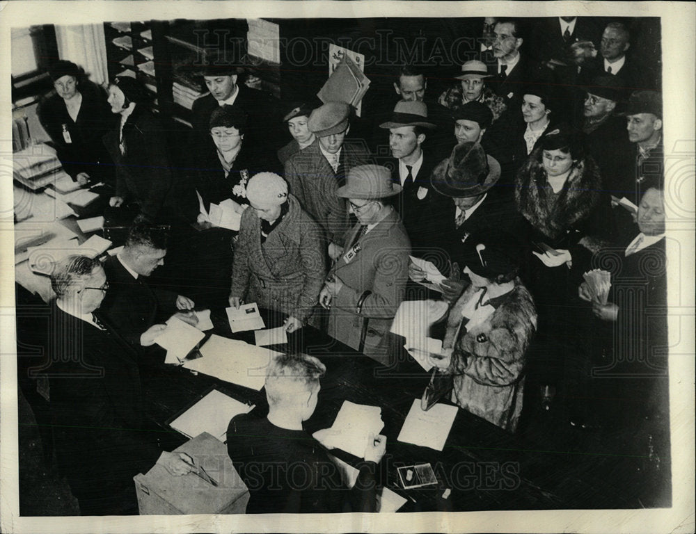 1935 Press Photo Danzig Voters Polling Places - Historic Images