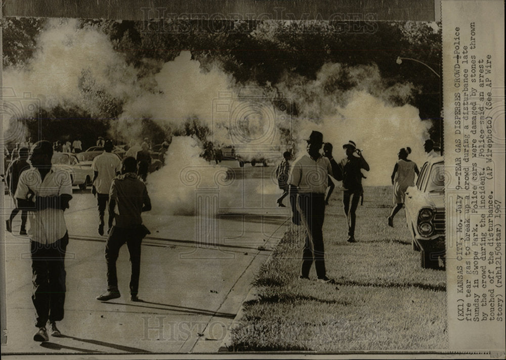 1967 Press Photo Police Fire Tear Gas Disperses Kansas - Historic Images