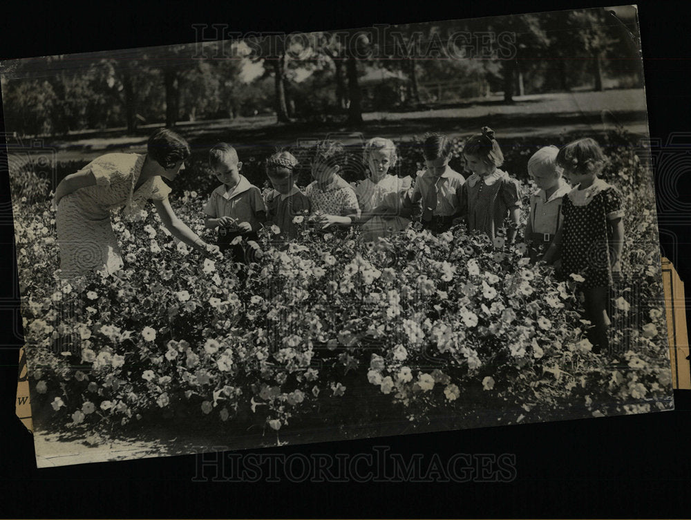 1936 Press Photo Steele School Flower Study - Historic Images