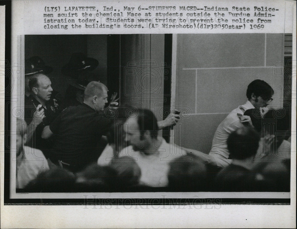 1969 Press Photo Indiana State Policemen student Mace - Historic Images