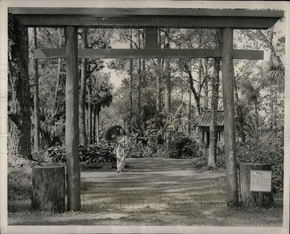 1949 Press Photo Japanise Gardens - Historic Images