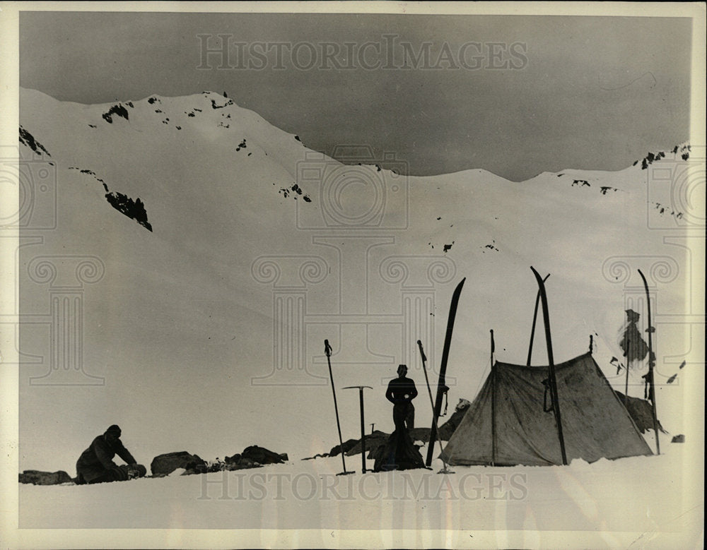 1932 Press Photo Camp Party Seattle Skiers Rainbow - Historic Images