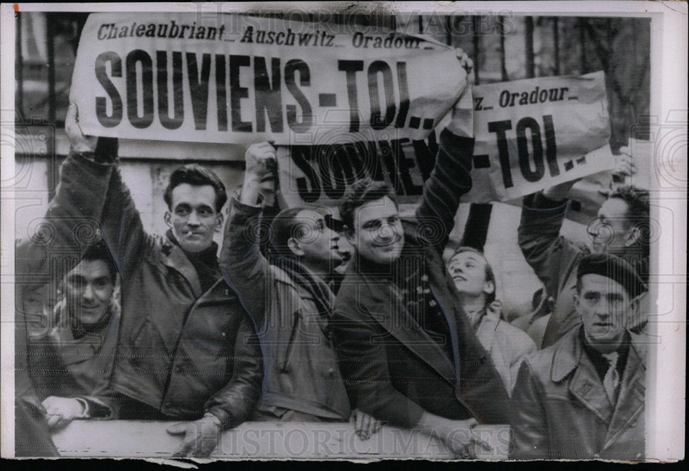 1954 Press Photo Demonstrators Protest Paris France - Historic Images