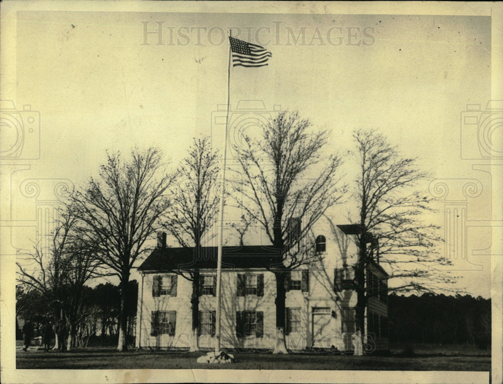 1900 Press Photo Tranquil White Colonial Club House - Historic Images