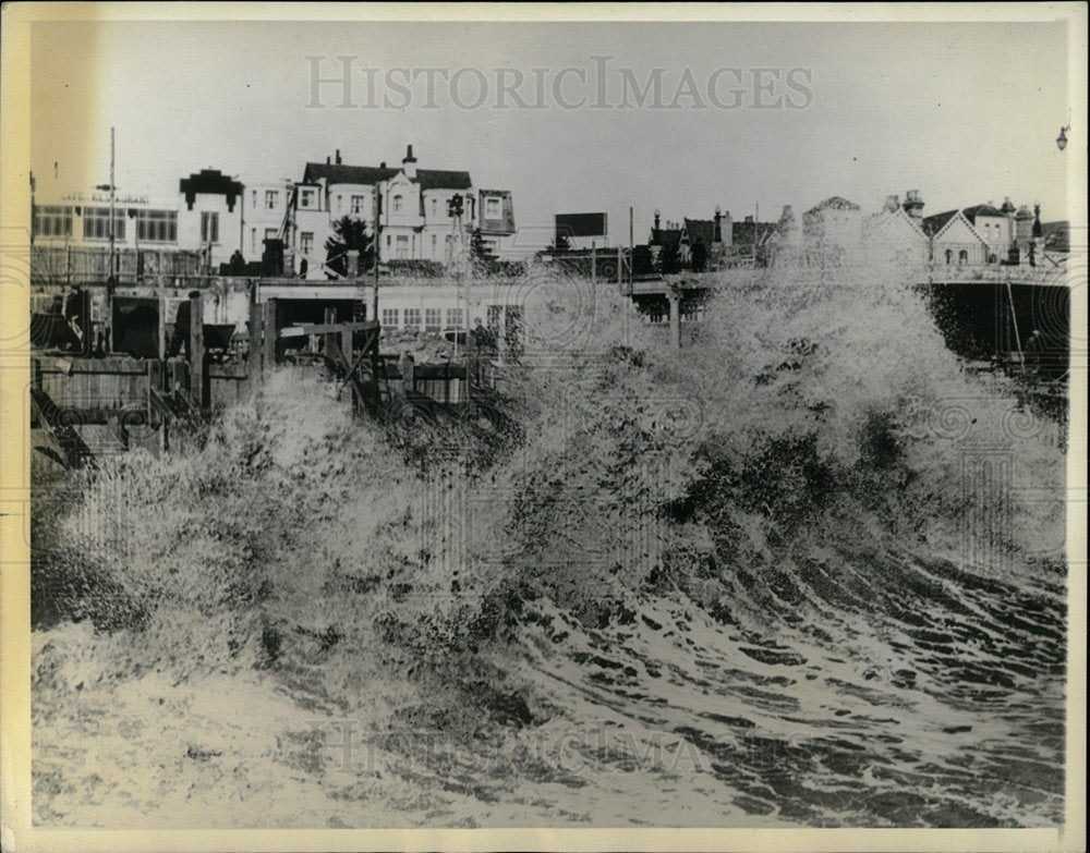 1936 Press Photo Clacton British Coast Storm - Historic Images