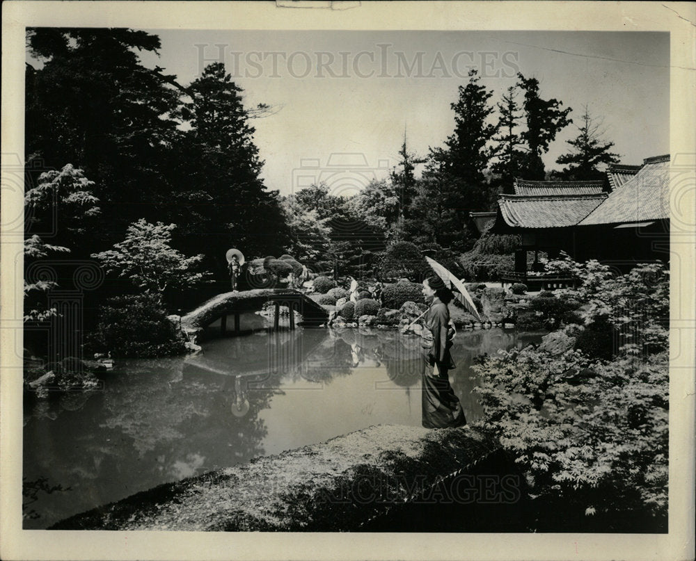 1963 Press Photo Geisha Girl Samboin Gardens Kyoto - Historic Images