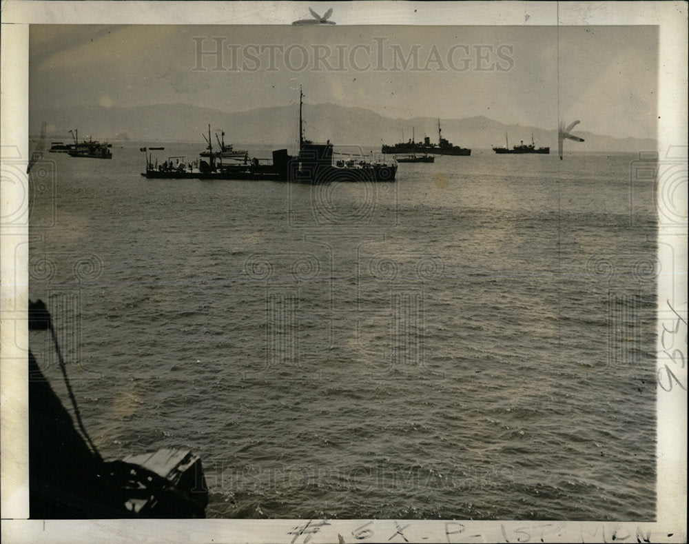 1942 Press Photo Mexican Navy Checking Coast Boats - Historic Images