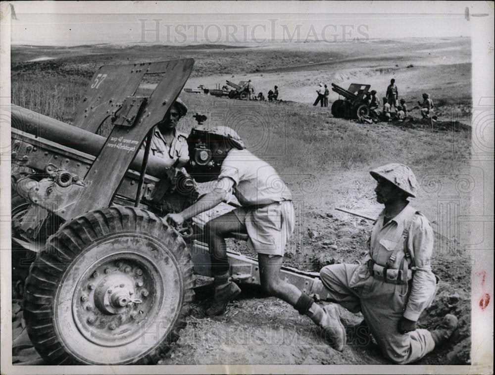 1955 Press Photo Israeli army battery maneuver position - Historic Images