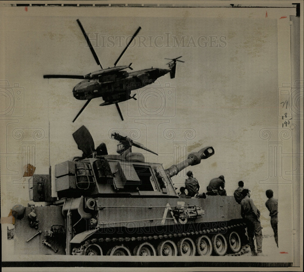 1971 Press Photo Israeli Soldiers use American Weapons - Historic Images