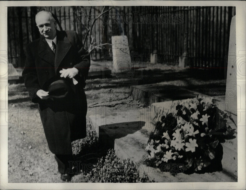 1939 Press Photo Dr. Edward Benes At Jefferson Grave - Historic Images