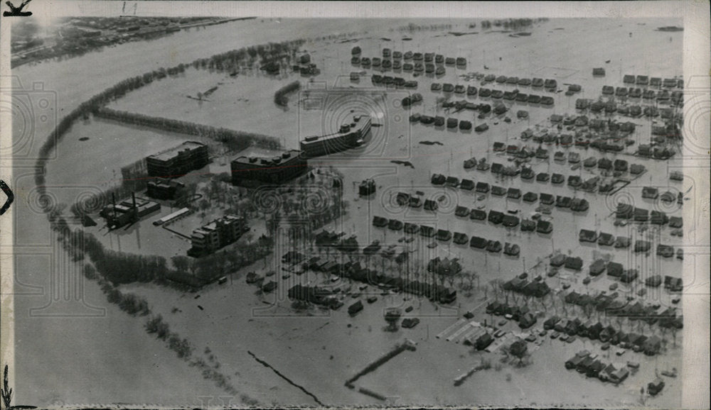 1950 Press Photo Winnipeg Hospitals Surrounded By Water - Historic Images