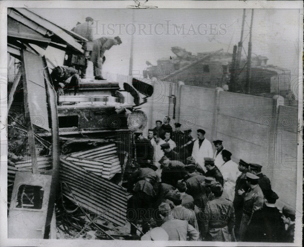 1960 Press Photo Italy Commuter Train Wreck - Historic Images