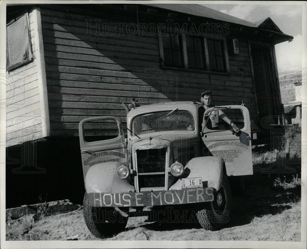 1958 Press Photo Hauling A Residence Away - Historic Images