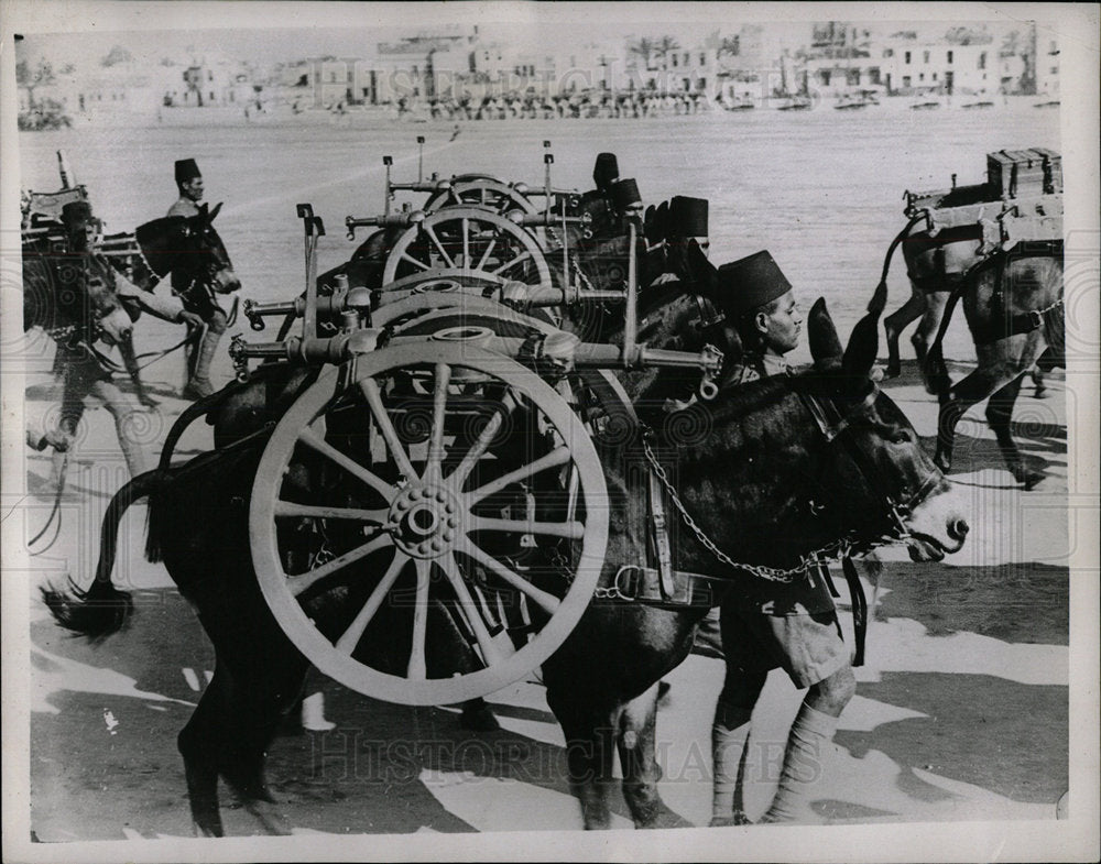 1937, Guns in Cairo - RRX63611 - Historic Images