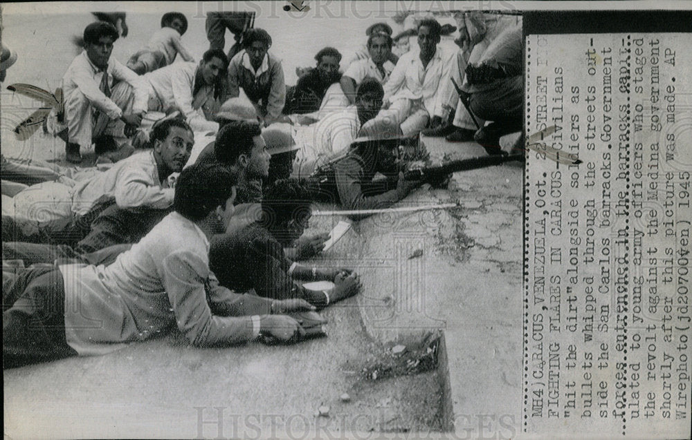 1945 Press Photo Civilians Hit Dirt Bullets Streets - Historic Images
