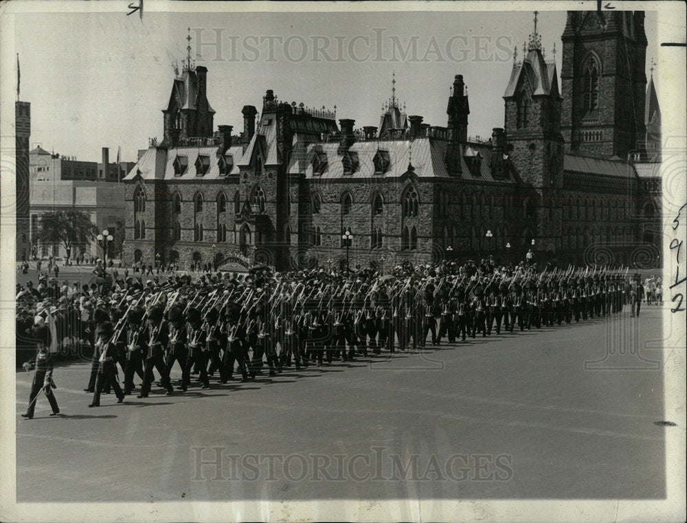 1932 Press Photo Honor Guards Parade Ottawa Canada - Historic Images