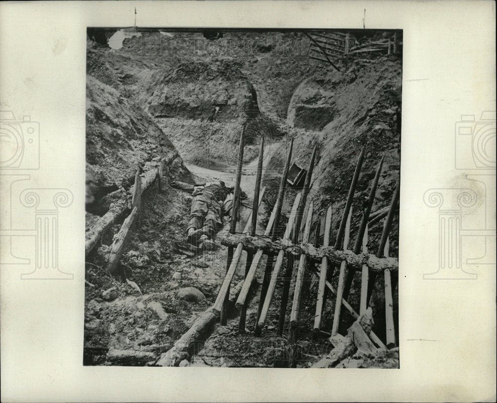 1961 Press Photo Dead Confederate Soldier in Trench - Historic Images