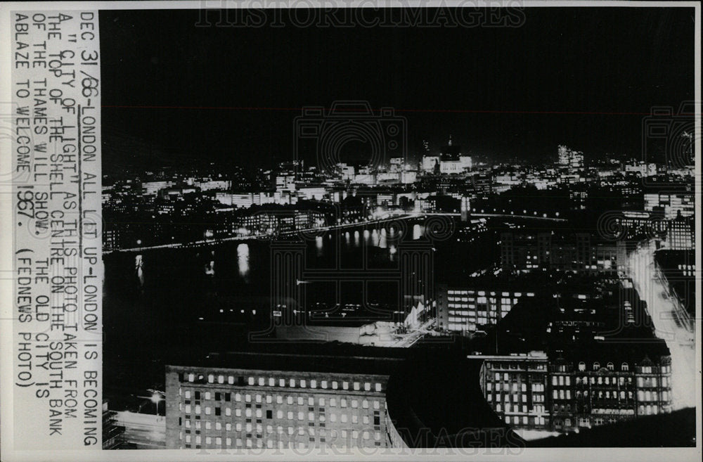 1967 Press Photo London City Light Shell Center South - Historic Images