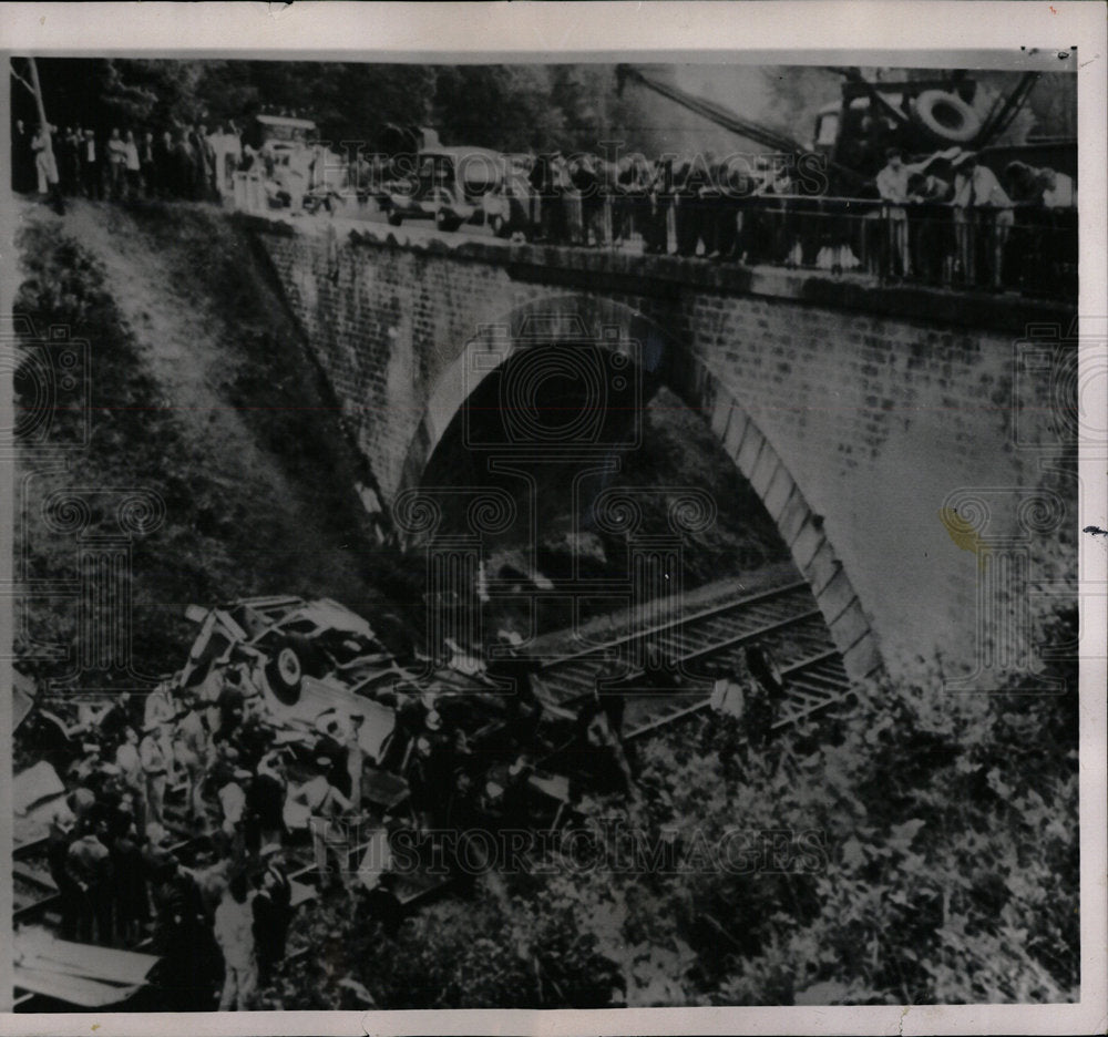 1964 Press Photo Bus Accident France - Historic Images